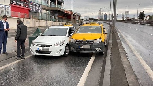 İstanbul'da Boş Yolu Paylaşamayan İki Araç Kaza Yaptı