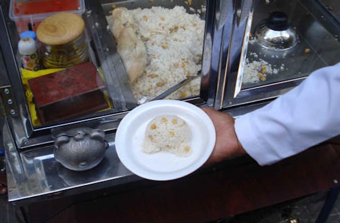 Siz De Meşhur Sokak Pilavını Özlediniz Mi? İşte Herkesi Kendine Hayran Bırakan Meşhur Sokak Pilavcılarının Sırları!