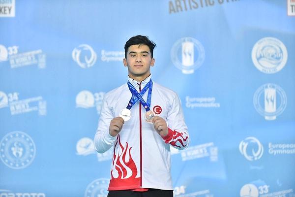 Gençler kategorisinde dün yapılan alet finallerinde de Mert Efe Kılıçer, barfiks aletindeki 12933 puanla gümüş, paralel bar aletinde de 13266 puanla bronz madalyanın sahibi oldu.