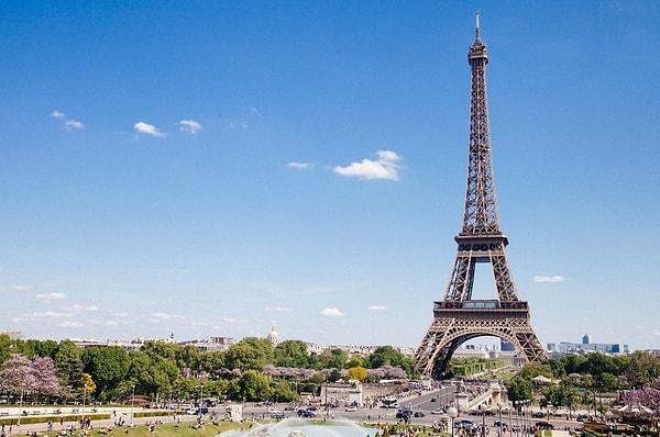17. "Paris'te çoğu yerli, müzeleri veya anıtları ziyaret etmemiştir. Bazen bu kadar güzel bir yerde yaşamanın hakkını veremediğimizi düşünüyorum."