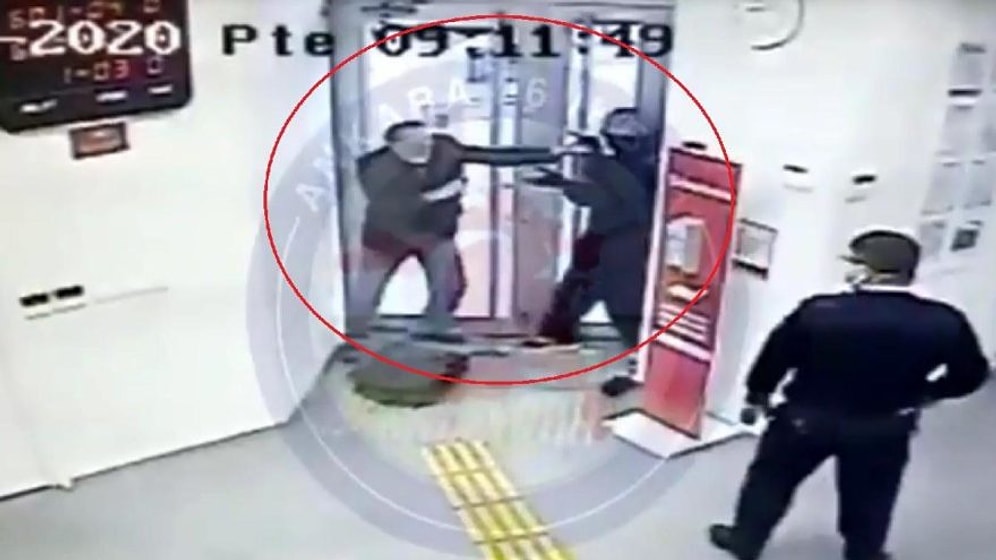 Eryaman'da Banka Soyguncusunun Üzerine Atlayarak Soygunu Engelleyen Amca 4 Kurşunla Ağır Yaralandı