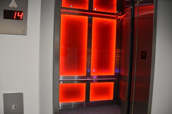 17. Есть лифт, который доставит вас на любой этаж, который вам нужен