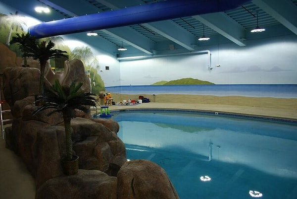 18. И бассейн, чтобы охладиться и заняться кардиоупражнениями.