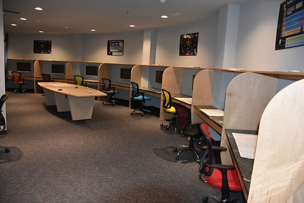 31. Для тех, кто любит книги, вам повезло! Есть и подземная библиотека