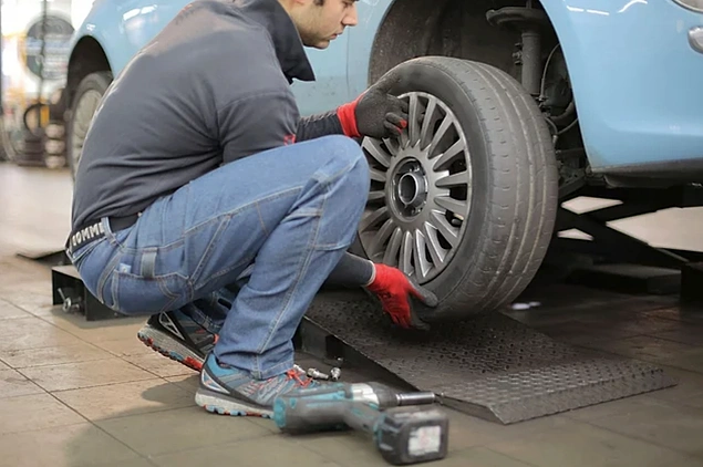 Lastik siboplarının düzenli aralıklarla bakım görmesini ve değiştirilmesini sağlamak Lastik siboplarının düzenli aralıklarla bakım görmesini ve değiştirilmesini sağlamak