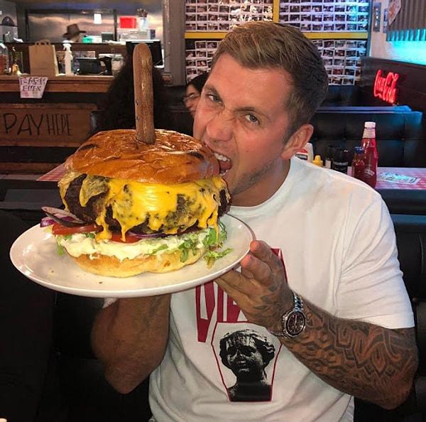 En büyük challange: 3.5 kiloluk bir hamburger!