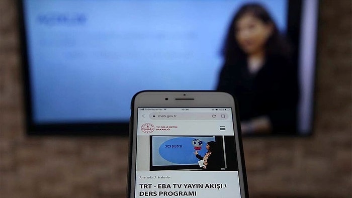 Eğitime Erişim Sorunu Sürüyor: MEB Raporuna Göre 8 Milyon Öğrenci EBA'ya Cep Telefonundan Giriyor