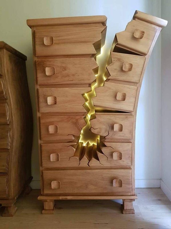 3. "Пример того, как старую и никому ненужную мебель можно превратить в предмет искусства".