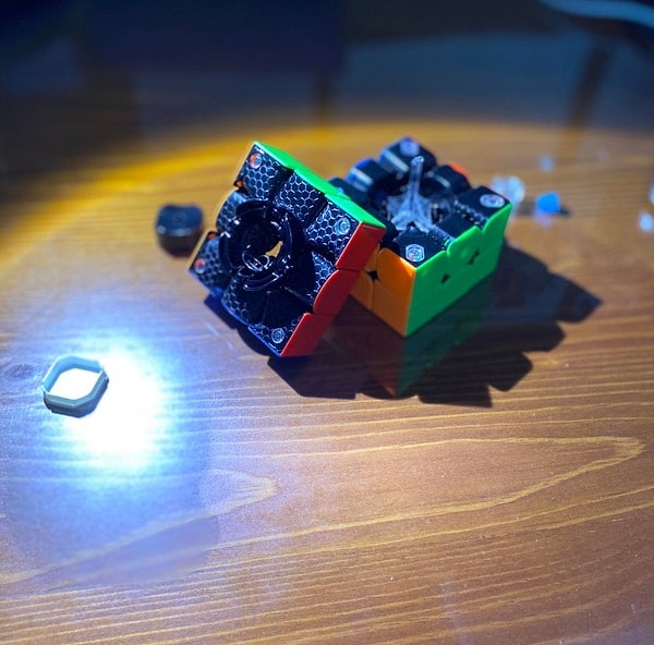 12. Механизм внутри кубика Рубика