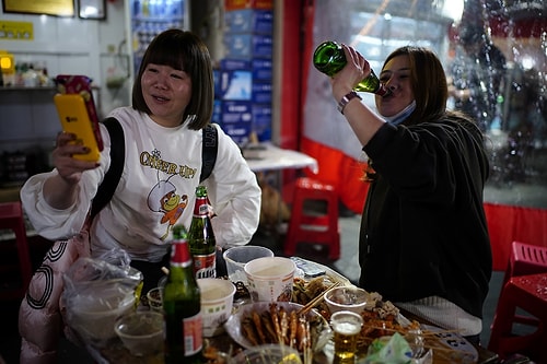 Salgının Merkeziydi: Wuhan'da Yaşam Normale Döndü, Gece Hayatı Yeniden Canlandı