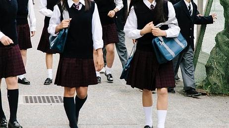 Avustralya'da Kız Öğrencilere Etek Boyu Kontrolü İçin Diz Çöktürüldü
