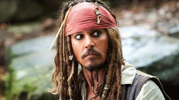 8. Pirates of the Caribbean’in yönetmeni Jerry Bruckheimer, Johnny Depp’in seriye geri dönmesi için elinden gelen her şeyi yaptığını ancak Disney’in buna izin vermediğini açıkladı.
