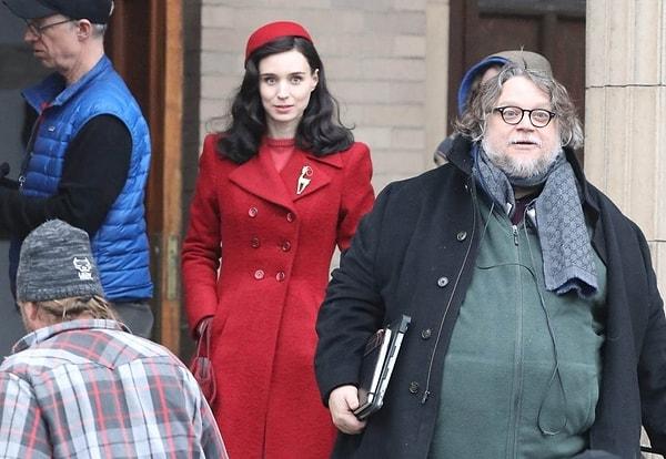 12. Guillermo del Toro, Nightmare Alley filminin çekimlerini tamamladı. Cate Blanchett, Bradley Cooper, Rooney Mara gibi önemli isimlerin rol aldığı film, 2021’in Aralık ayında izleyici ile buluşacak.