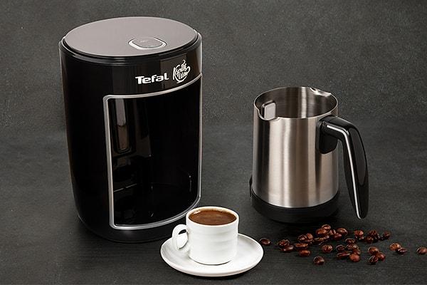 9. Kahve bahane, beraber yapılan sohbetler şahane! Başında beklemek zorunda kalmayacağınız, hem vakitten kazanıp hem de bol köpüklü lezzetli kahvenizi içebileceğiniz Türk kahvesi makinesi.