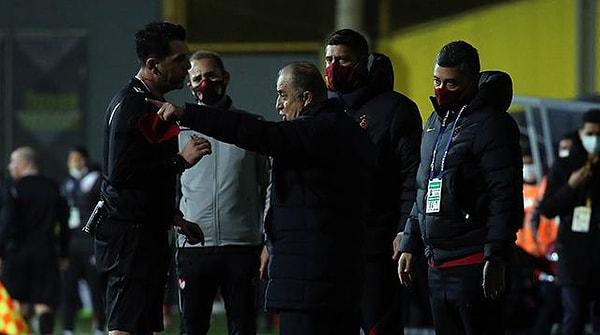 70.dakikada Galatasaray teknik direktörü Fatih Terim itirazları sonucu hakemden kırmızı kart gördü.