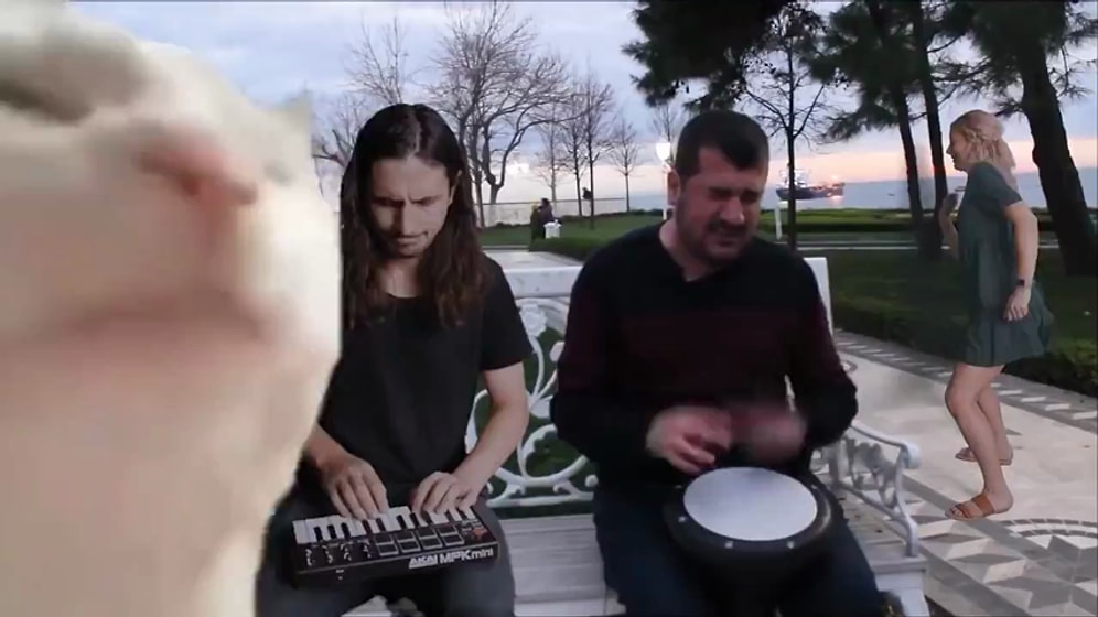 Yerinizden Kalkıp Dans Edeceksiniz: Bilal Göregen'in Dünyayı Kasıp Kavuran Darbuka Performansı 'Ievan Polkka' ile Birleşti