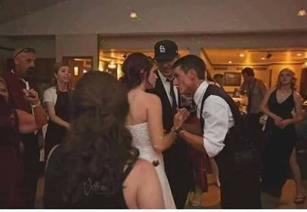 2. "Распутная невеста отрывается на танцполе"