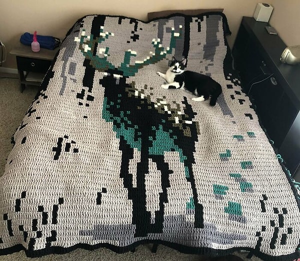 13. "Это заняло у меня 160 часов, но я все-таки успела довязать рождественский подарок для моего брата: как раз вовремя!"