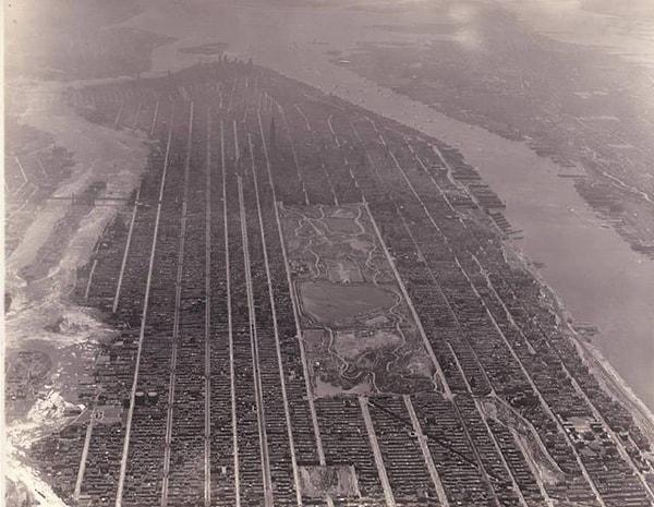 14. Bugün yüzlerce gökdelenin boy verdiği dünyanın en pahalı arazisi, Manhattan'ın 1931'deki hali.