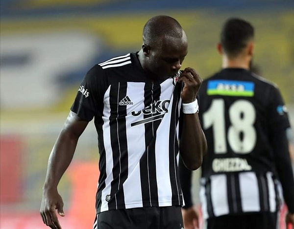 Son 5 lig maçındaki 6. golünü atan Aboubakar toplam gol sayısını da 8'e çıkararak gol krallığında zirveye yerleşti.