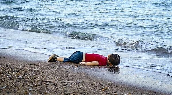6. Suriye'deki iç savaştan ailesiyle birlikte kaçarken Bodrum'da cansız bedeni kıyıya vuran 3 yaşındaki Aylan...