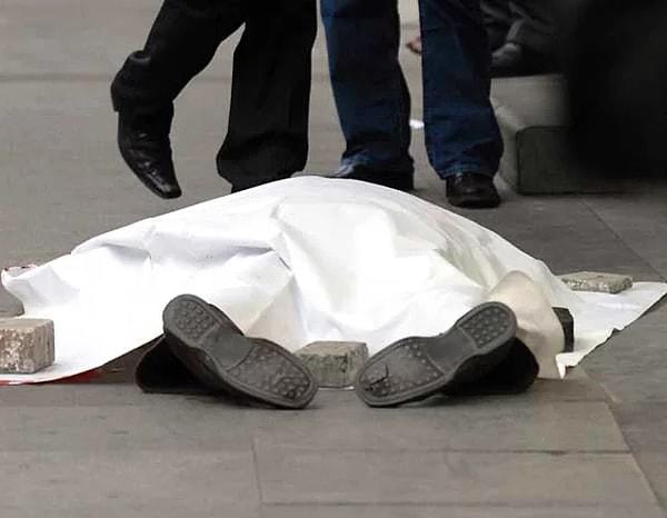 8. Hrant Dink'in cansız bedeni ve altı delik ayakkabıları...