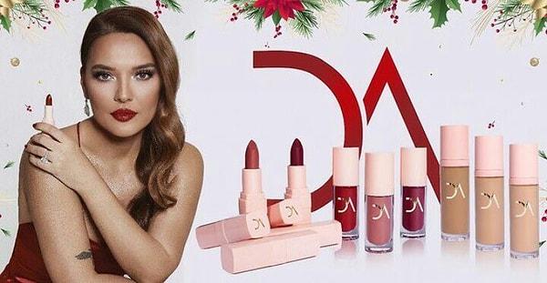 10. Kendi kozmetik markasını kuran şarkıcı Demet Akalın, rujlarının ve fondötenlerinin önümüzdeki günlerde Trendyol'da satışa çıkacağını açıkladı!
