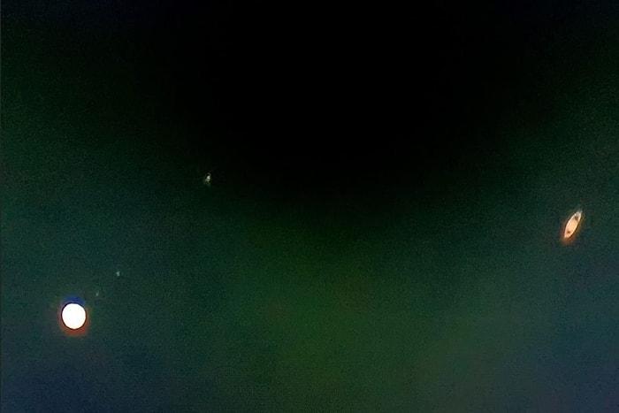 Yüzyıllar Sonra Birbirlerine Yakınlaşan Jüpiter ve Satürn'ün Dublin'de Kaydedilen Görüntüsü