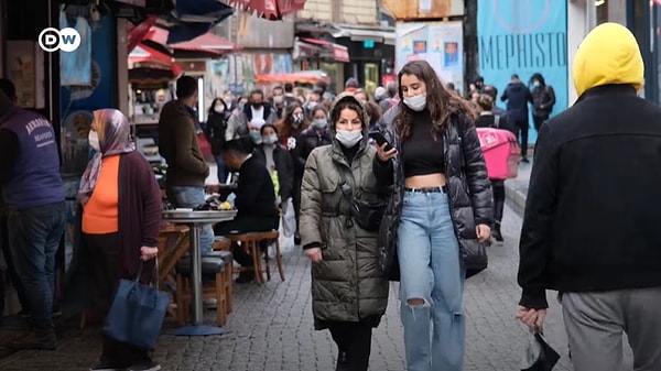 Öte yandan hükümet, işveren ve işçi örgütleri temsilcilerinden oluşan Asgari Ücret Tespit Komisyonu, 2021 yılı için belirlenecek asgari ücret zammı için görüşmelerini sürdürüyor.