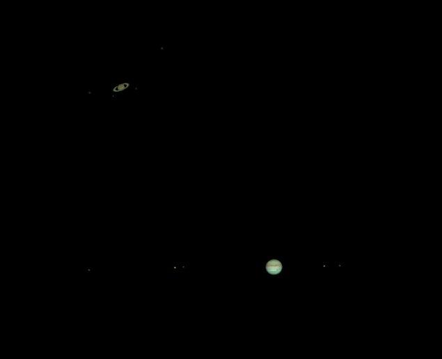 19. "800 yıl sonra birbirlerine ilk kez bu kadar yakın duran Satürn ve Jüpiter'in fotoğrafını çektim."