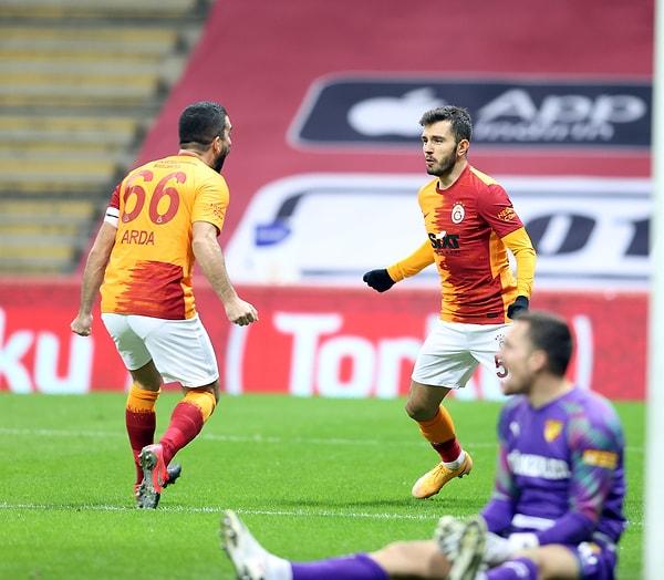 Galatasaray henüz daha 4. dakikada Emre Kılınç'ın golüyle 1-0 öne geçti.