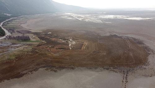 Kontrolsüz Açılan Kuyuların da Etkisi Var: Kuş Cenneti Acıgöl'de Kuraklık Tehlikesi