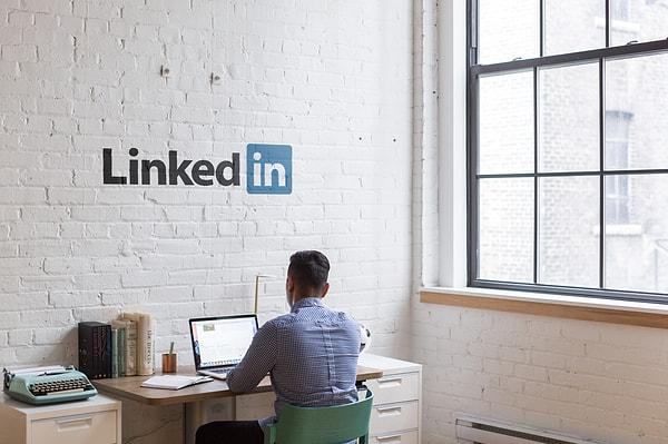Bir LinkedIn işletme sayfası açmak müşterilerinizle bağlantı kurmanıza ve markanızı geliştirmenize yardımcı olur.