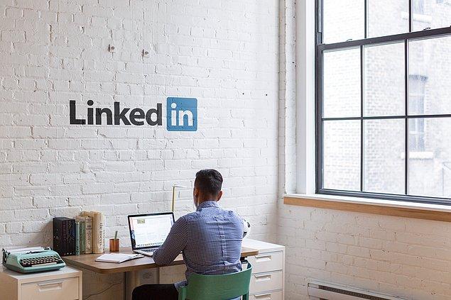 Bir LinkedIn işletme sayfası açmak müşterilerinizle bağlantı kurmanıza ve markanızı geliştirmenize yardımcı olur.