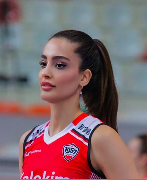 Ünlü Voleybolcu Yağmur Mislina Kılıç'ın Eski ve Yeni Hali Arasındaki Fark Ağzınızı Açık Bırakabilir