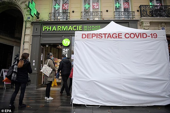 Франция выдаст гражданство мигрантам, находящихся на фронте борьбы против Covid-19