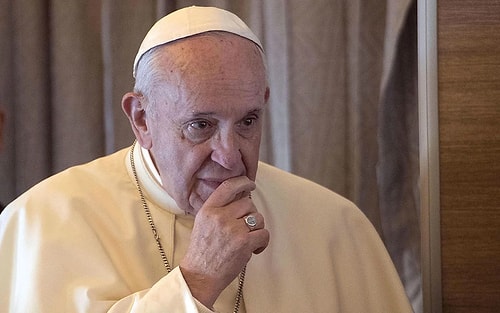 Papa Francis'in Instagram Hesabı, Yine Bir Bikini Modelinin Fotoğrafını Beğendi