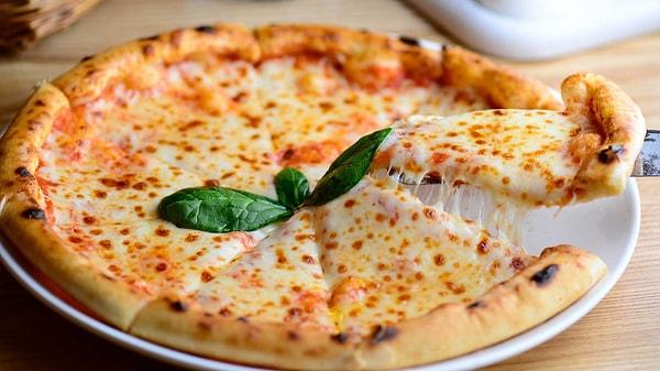 Pizza sevmeyen yok denecek kadar az diyebiliriz. Herkesin damak zevkine uygun bir pizza çeşidi illaki vardır. En sevdiği yemek pizza olan birçok kişi de vardır haliyle.
