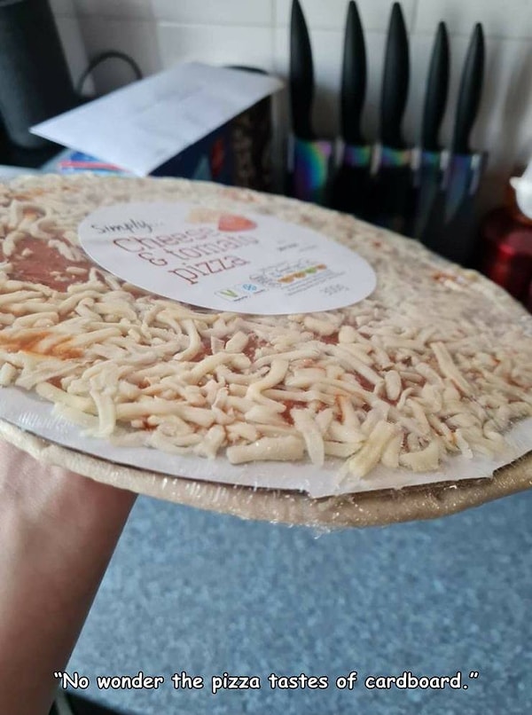 15. "Ничего удивительного, что эта пицца на вкус как картон".