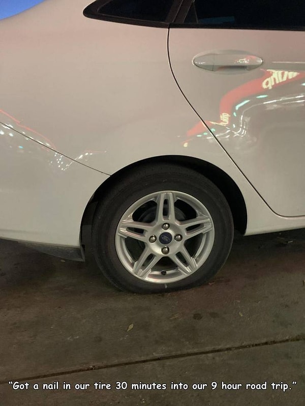 21. "Проколол колесо гвоздем через 30 минут после начала нашего 9-часового путешествия на машине".