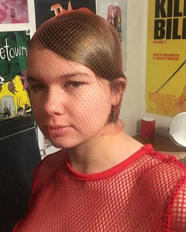 16. "Сетка от фруктов великолепно сочетается с моей кофточкой".