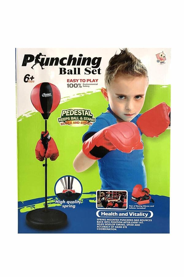 7. Ayaklı boks seti de, evde çocukların enerjilerini atabilmeleri için güzel bir seçenek.