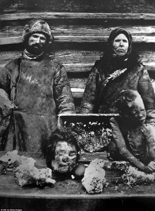 12. 1921 yılında Rusya'da gerçekleşen bir kıtlık esnasında Rus köylüler insan eti yemek zorunda kaldı.
