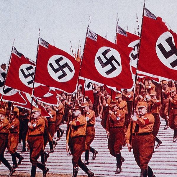 14. Gamalı haç, Nazilerin sembolü olmadan önce tam 3000 yıl boyunca iyi şansın sembolüydü.