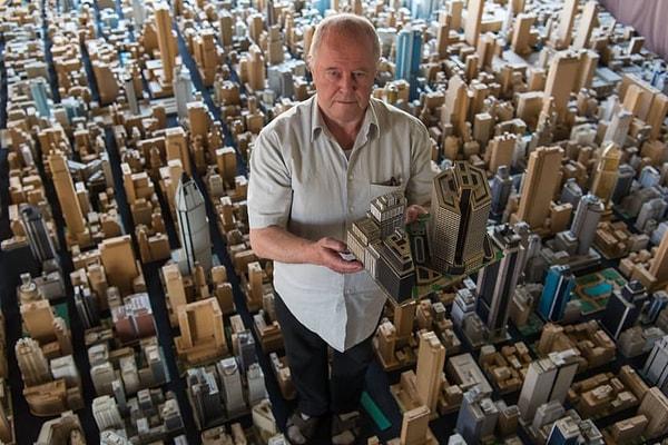 6. "Emekli bir Alman olan Paul Sperber, 78 yaşında. Kağıttan şehir yapmak hobisi."