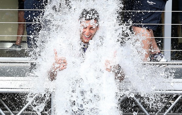 8. Наконец, в какой точке земного шара в Новый год невозможно остаться сухим, потому что в этот праздник принято обливать друг друга водой? :)