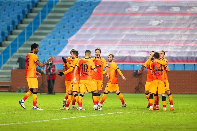 Kalan dakikalarda başka gol olmadı ve Galatasaray, Trabzon'dan 3 puanı 2-0'lık skorla almış oldu.