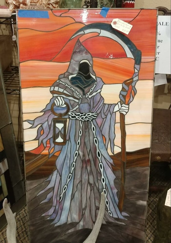 10. Нашел самый удивительный витраж, который я когда-либо видел в своей жизни, в Canyon Collectibles в Loveland, Co. Идеально для жуткого сезона!