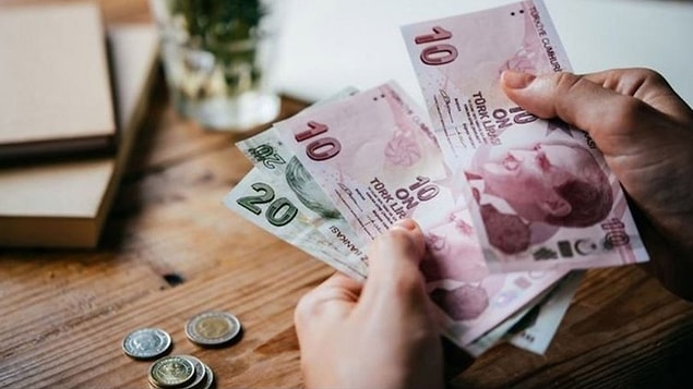 Yani net asgari ücret 500 TL'lik artışla 2 bin 825 TL oldu.