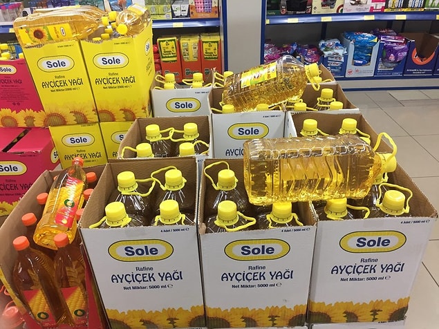Örneğin geçtiğimiz sene 16,45 TL olarak görünen ayçiçek yağı, bu senenin fişinde 25,95 TL.
